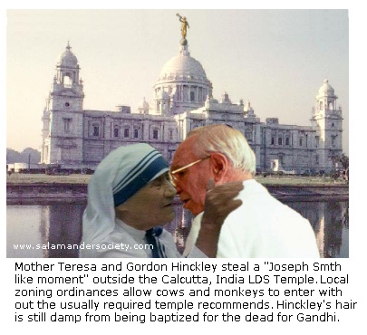 Gordon Hinckley and Mother Teresa kiss.